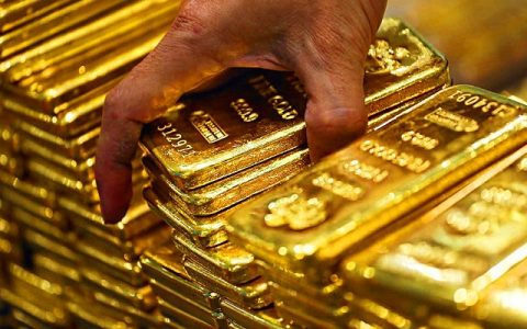 Gold price in Pakistan on April 29 down by Rs500 to Rs243,900/tola