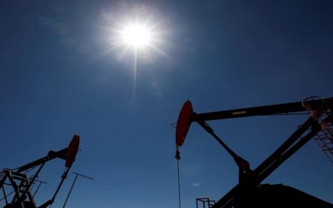 Oil prices see-saw on conflicting demand signs