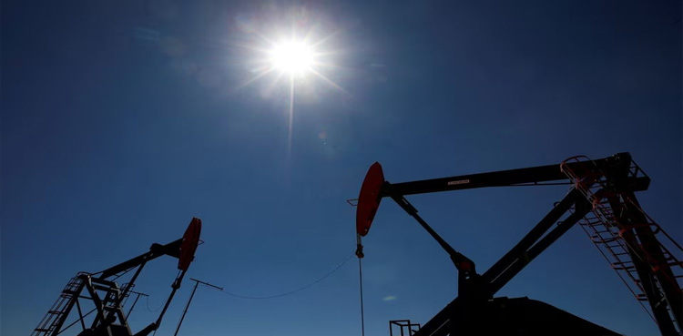 Oil prices see-saw on conflicting demand signs