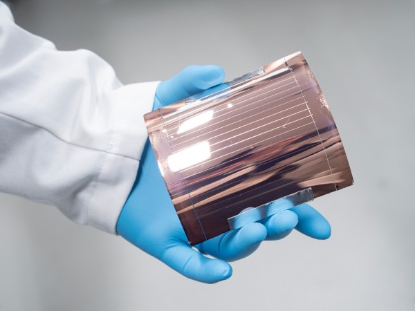 Perovskite-based tandem solar cells